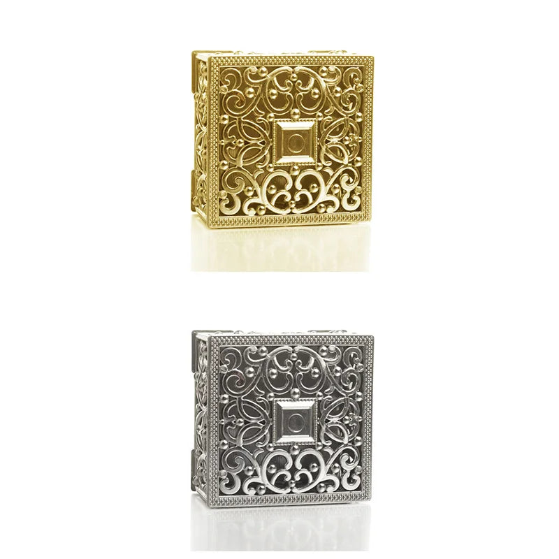 2 st mini smyckeskrin för skattförvaring med silverfärgade ihåliga blommönster för halsband, örhängen och ringar K-