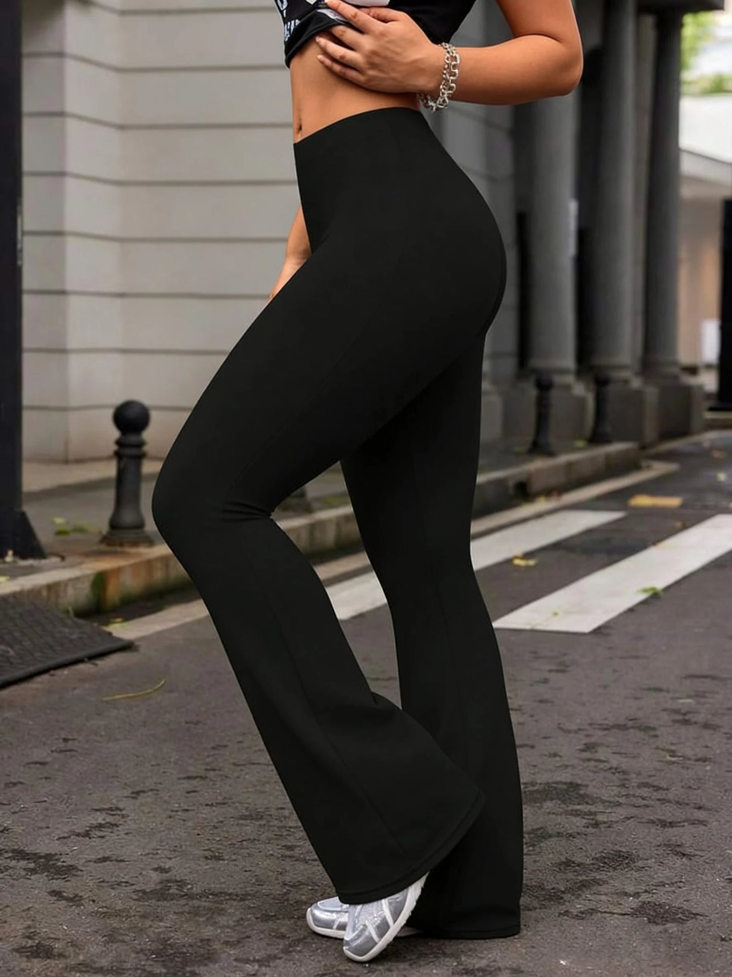 Svarta yogabyxor med hög midja och utsvängda leggings för kvinnor, sexiga och bekväma, stretchiga och avslappnade byxor för fitness och träning