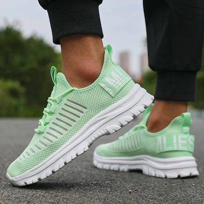Halkfria herrsneakers sommar, bekväma, andningsbara löparskor för par, dam, tenis-sportsko, vita promenadskor för män