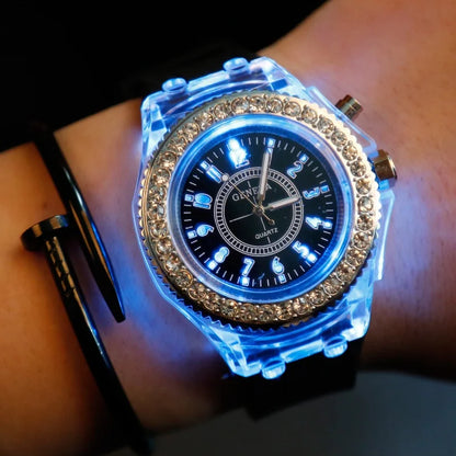 LED-ljusblixt lysande klockor kvinnor män pojkar flickor silikon armbandsur mode strass klocka barn barn relogio saati