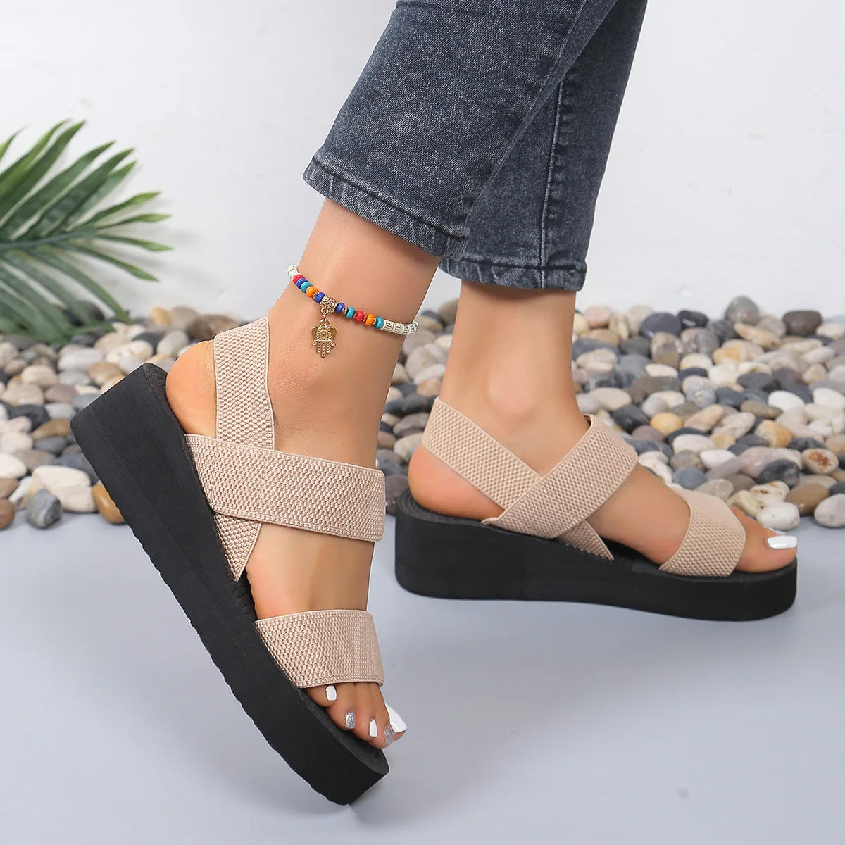 Damslingback-sandaler med kilklack, utomhus, sommar, lätta tofflor, enfärgade, tjocka nedre tofflor, romerska sandaler för kvinnor