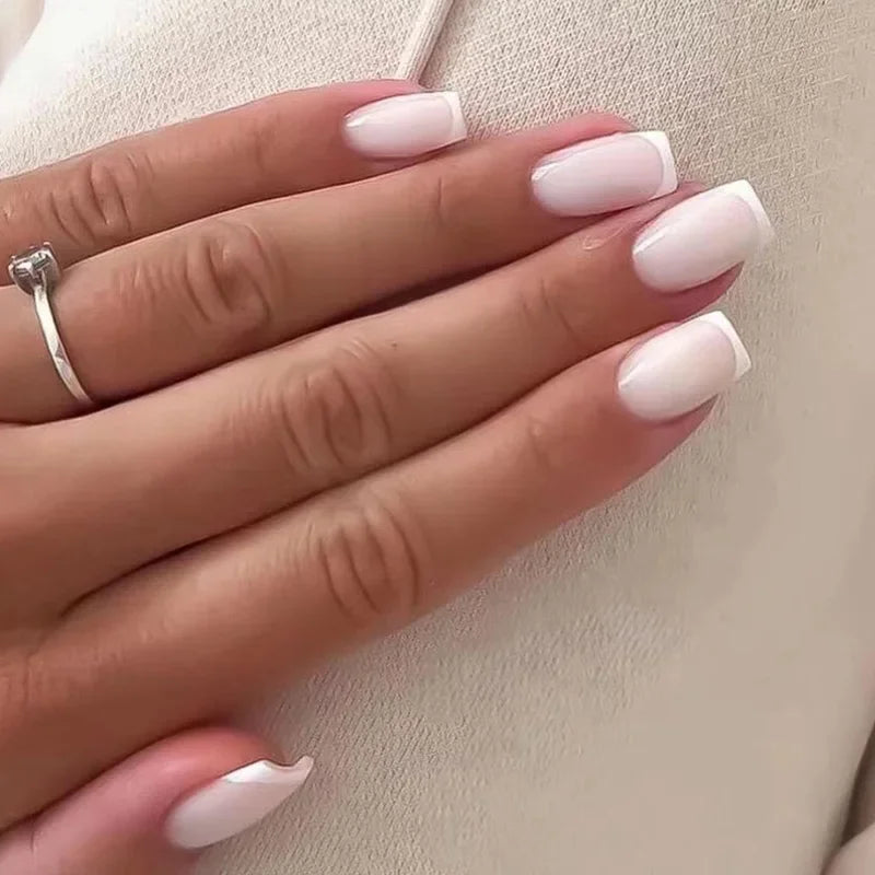 24 st/set Sweet Love lösnaglar med gradient French Press on-naglar återanvändbara korta heltäckande nageltippar för kvinnor grossist