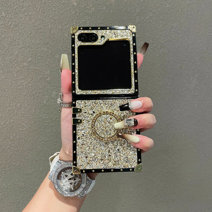 Fyrkantigt mobilskal i läder med glittrande guldfärgade strassimitationer för Samsung Galaxy Z Flip 8, 6, 5, 4, 3, Flip 7 och FE, med glänsande ringhållare