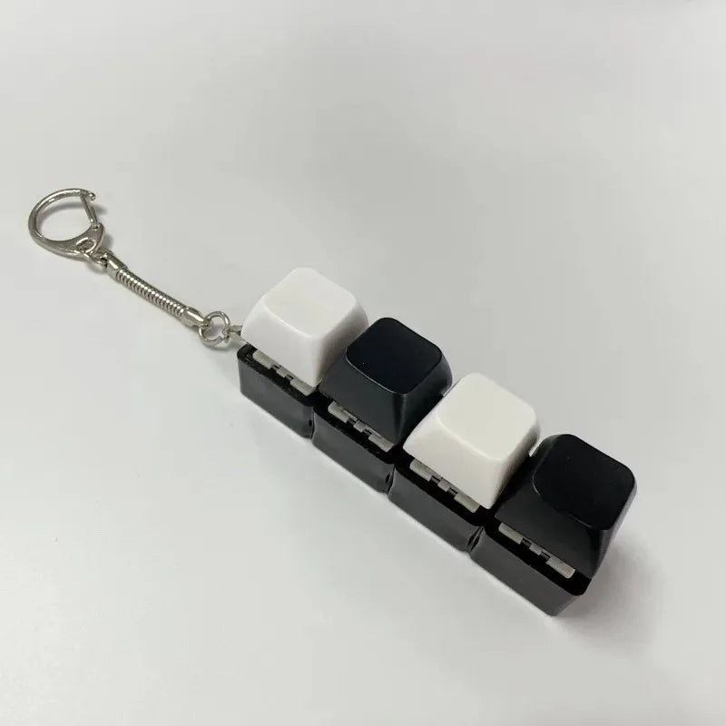 Ny Stress Ångest Lindring Tangentbord Nyckelring Fyrfingerknapp för Kontor Hem Vuxna Barn Dekompression Klicker Heta Gadget Presenter