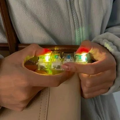 Ny Stress Ångest Lindring Tangentbord Nyckelring Fyrfingerknapp för Kontor Hem Vuxna Barn Dekompression Klicker Heta Gadget Presenter