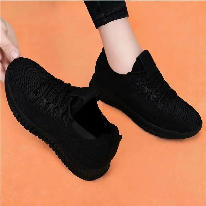 Damskor Andningsbara Halkfria Platåskor Moderiktiga Nya Casualskor Koreanska Löparskor Svarta Sneakers Skor för Dam 2024 Höst
