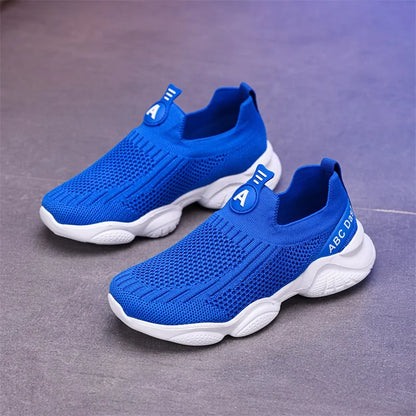 Nya barnskor, vardagsskor, andningsbara, stickade sneakers för barn, slip-ons, löparskor, pojkar, lätta, bekväma promenadskor
