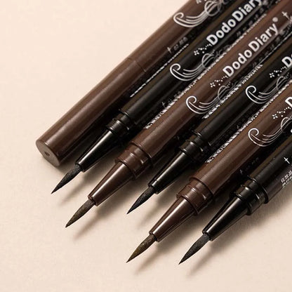 Smidig flytande snabbtorkande eyelinerpenna Inget bläckläckage hållbart smetar inte lätt eyeliner vattentät eyeliner flytande mjuk svart
