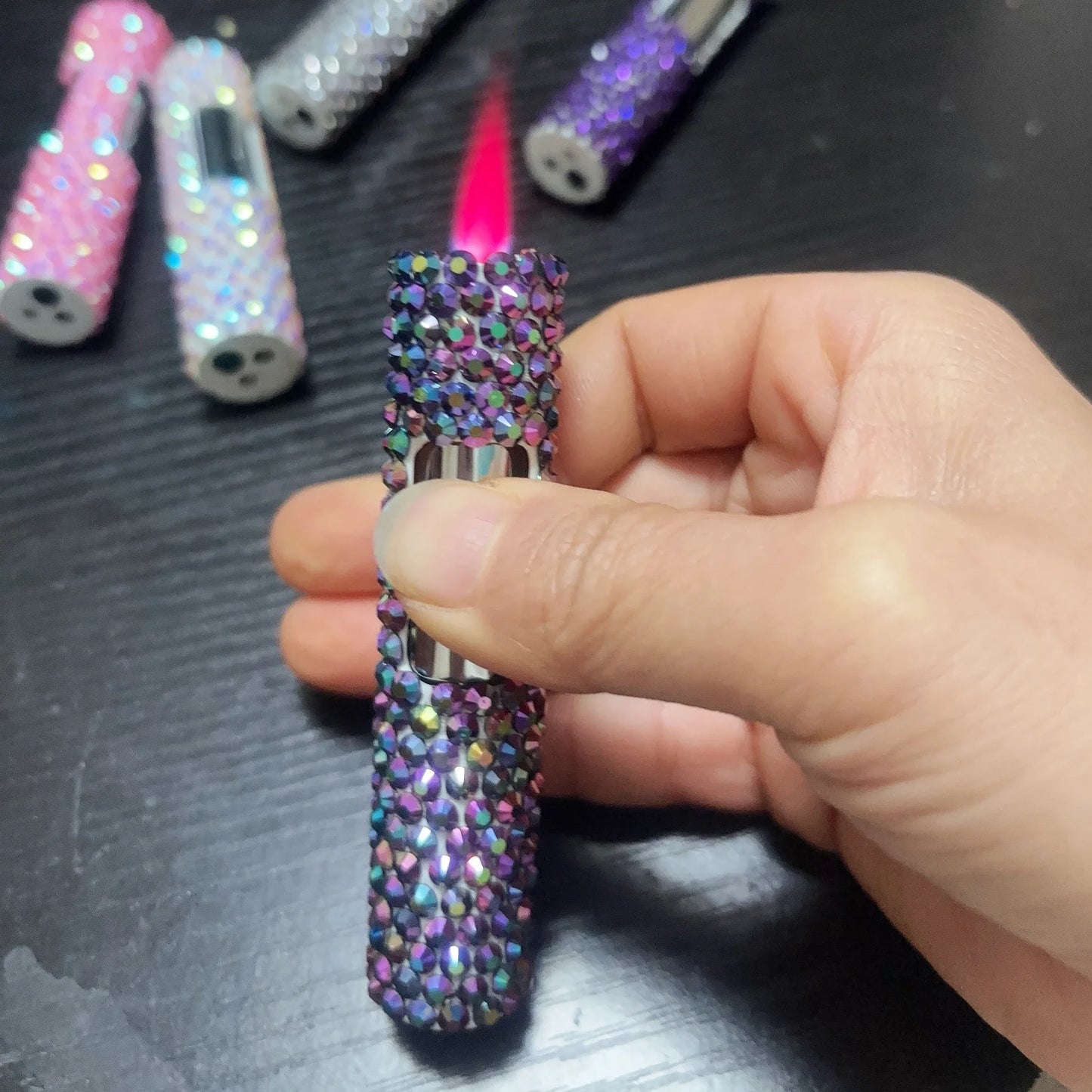 Lyxig mini uppblåsbar tändare med strass, vindtät metall, rosa låga, bärbar tändare för män och kvinnor, små verktyg