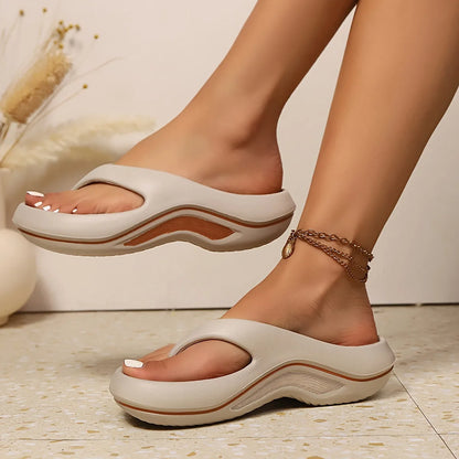 Moderiktiga och avslappnade enfärgade flip-flops för kvinnor, mjuka och bekväma, lämpliga för alla årstider. Perfekta för vardagen.