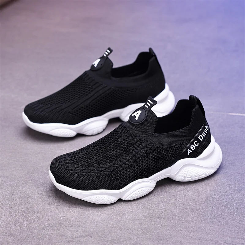 Nya barnskor, vardagsskor, andningsbara, stickade sneakers för barn, slip-ons, löparskor, pojkar, lätta, bekväma promenadskor