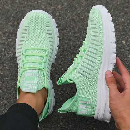 Halkfria herrsneakers sommar, bekväma, andningsbara löparskor för par, dam, tenis-sportsko, vita promenadskor för män