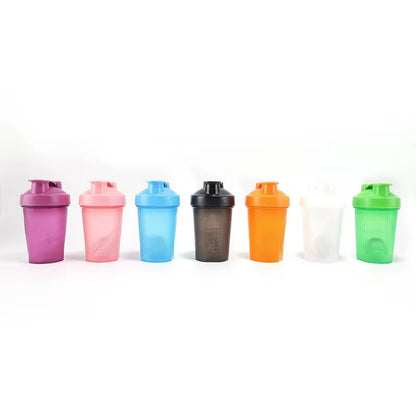 1-7 st shakerflaskor sportvattenkoppar vassleproteinpulvermixerflaska fitness gym shaker utomhus bärbar plastdryckkopp