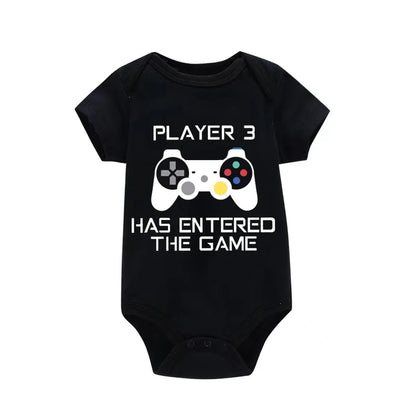 PLAYER 3 Nyfödd Romper Casual Kortärmad Baby Pojke Kläder Bodysuits Tecknade Grafik Småbarn Flickor Jumpsuits