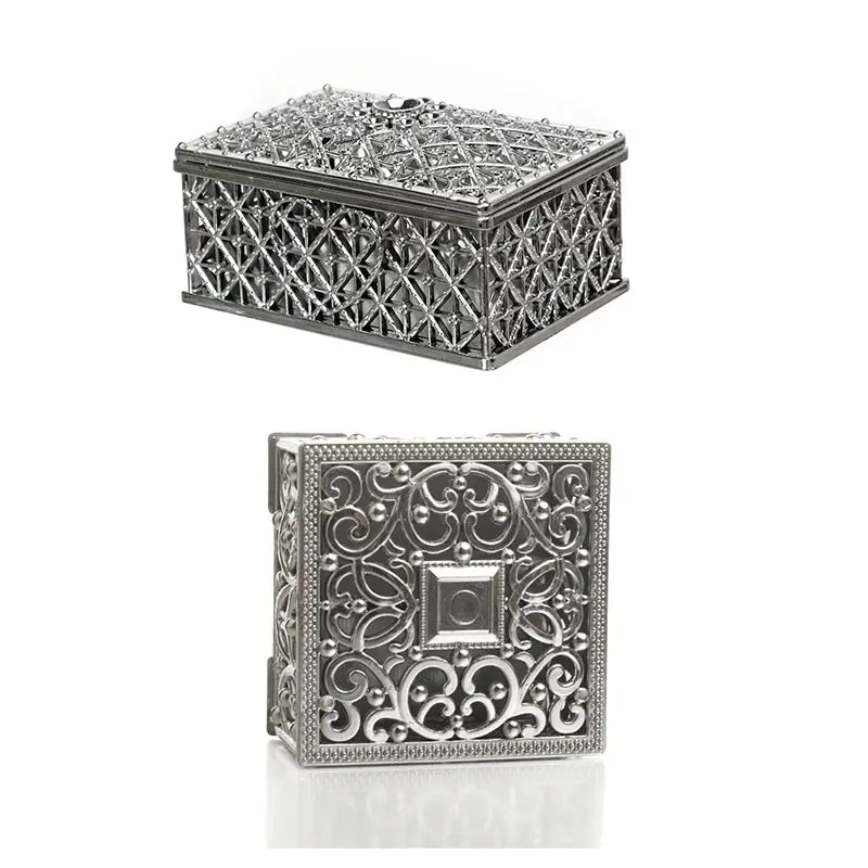 2 st mini smyckeskrin för skattförvaring med silverfärgade ihåliga blommönster för halsband, örhängen och ringar K-