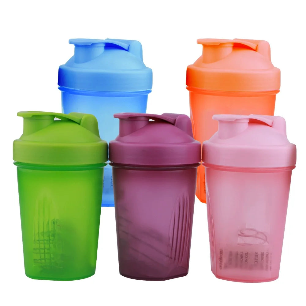 1-7 st shakerflaskor sportvattenkoppar vassleproteinpulvermixerflaska fitness gym shaker utomhus bärbar plastdryckkopp