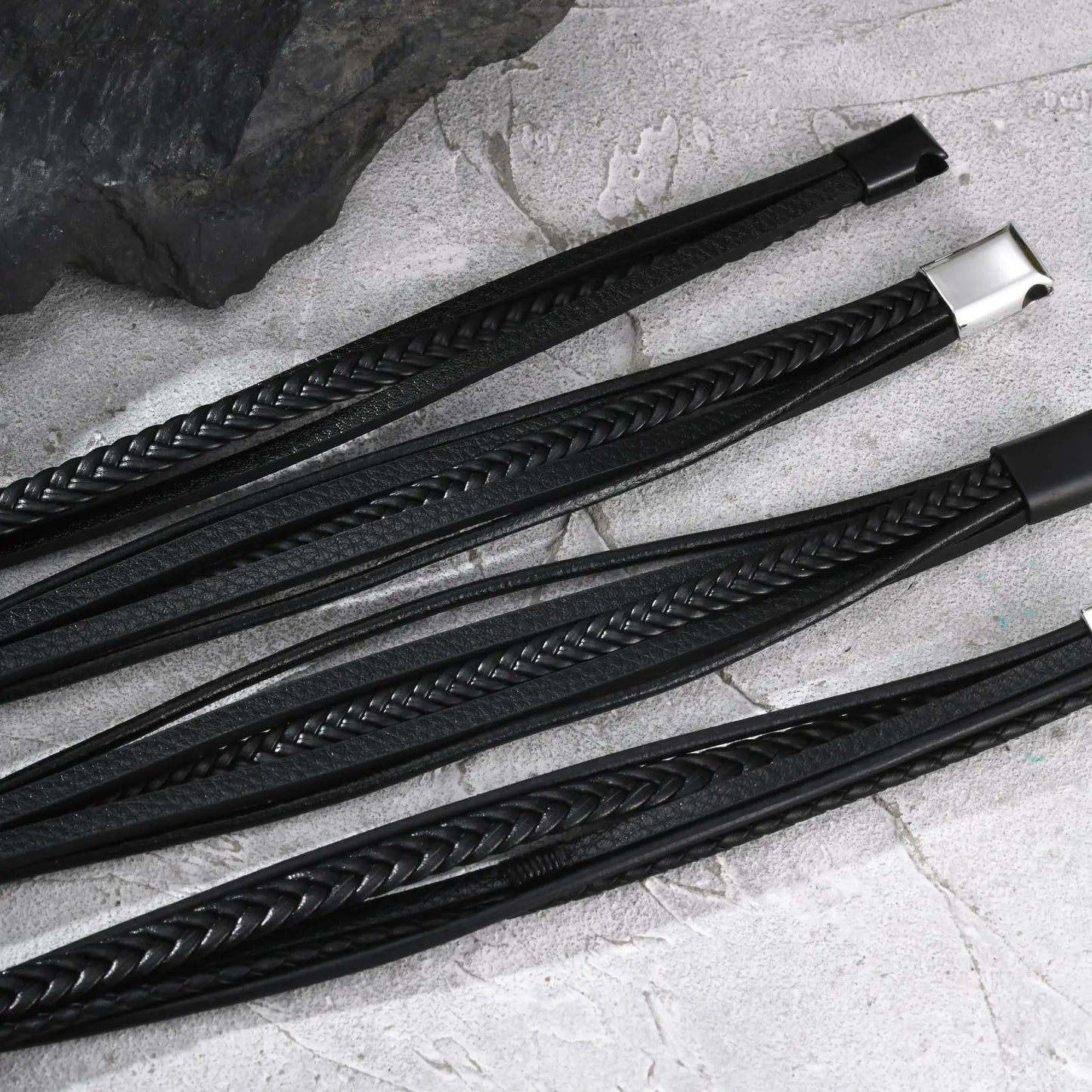 Flerskiktade flätade reparmband för män, klassiskt handgjort PU-läderarmband med magnetiskt spänne, trendiga punksmycken