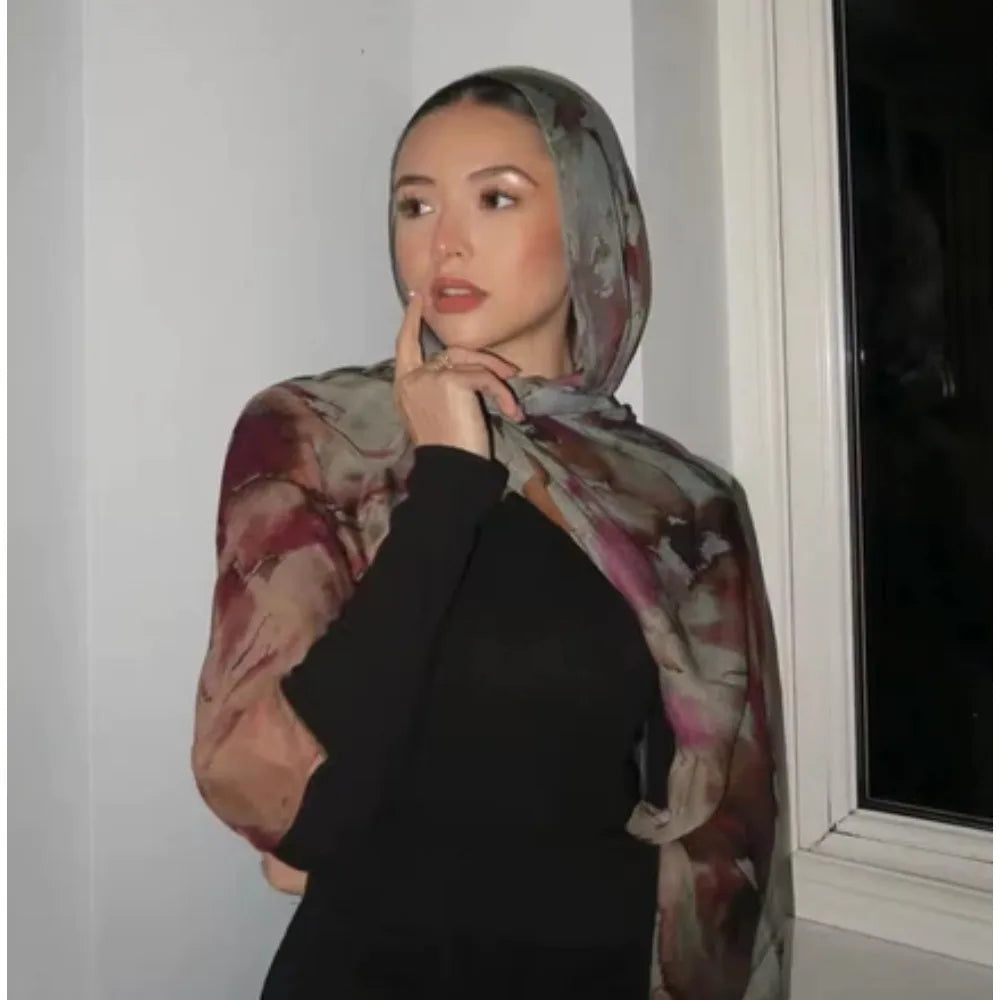 Lång sidenhalsduk för kvinnor i satin, moderiktig akvarell batiktryckt halsduk för dagliga hijab-huvudbonader