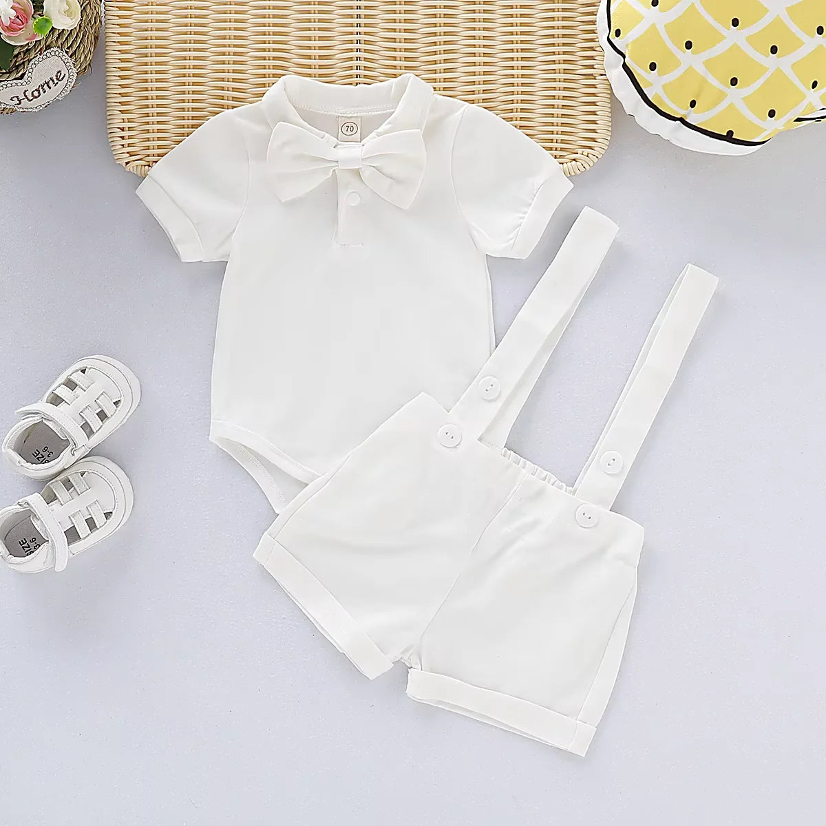 Mini Gentleman Outfit Nyfödd Baby Pojke Formella Dräkter Kortärmad Tröja Med Rosett + Sparkdräkt Korta Byxor Sommarmode 2 Delar Set
