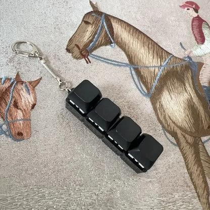Ny Stress Ångest Lindring Tangentbord Nyckelring Fyrfingerknapp för Kontor Hem Vuxna Barn Dekompression Klicker Heta Gadget Presenter