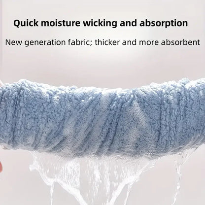 En mjuk och absorberande badhandduk för nyfödda, tecknad design, tunn för sommaren, ett måste för bebisar.