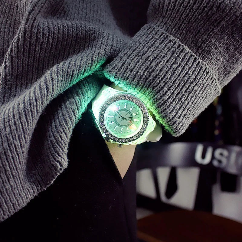 LED-ljusblixt lysande klockor kvinnor män pojkar flickor silikon armbandsur mode strass klocka barn barn relogio saati