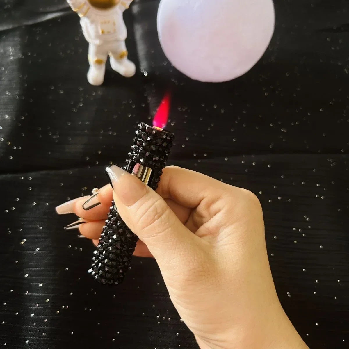 Lyxig mini uppblåsbar tändare med strass, vindtät metall, rosa låga, bärbar tändare för män och kvinnor, små verktyg