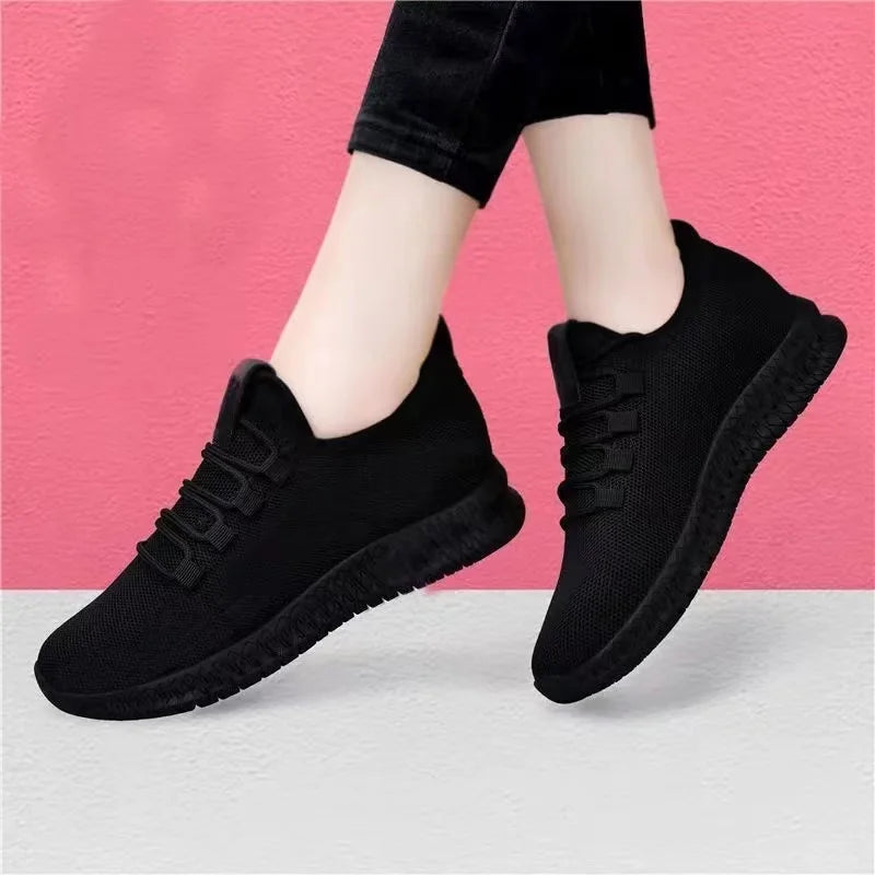 Damskor Andningsbara Halkfria Platåskor Moderiktiga Nya Casualskor Koreanska Löparskor Svarta Sneakers Skor för Dam 2024 Höst