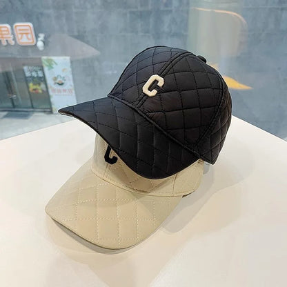 En varm baseballkeps i nischdesign med pressad bomull och vinterbroderade bokstäver, enkel parkeps i anknäbbsmodell.