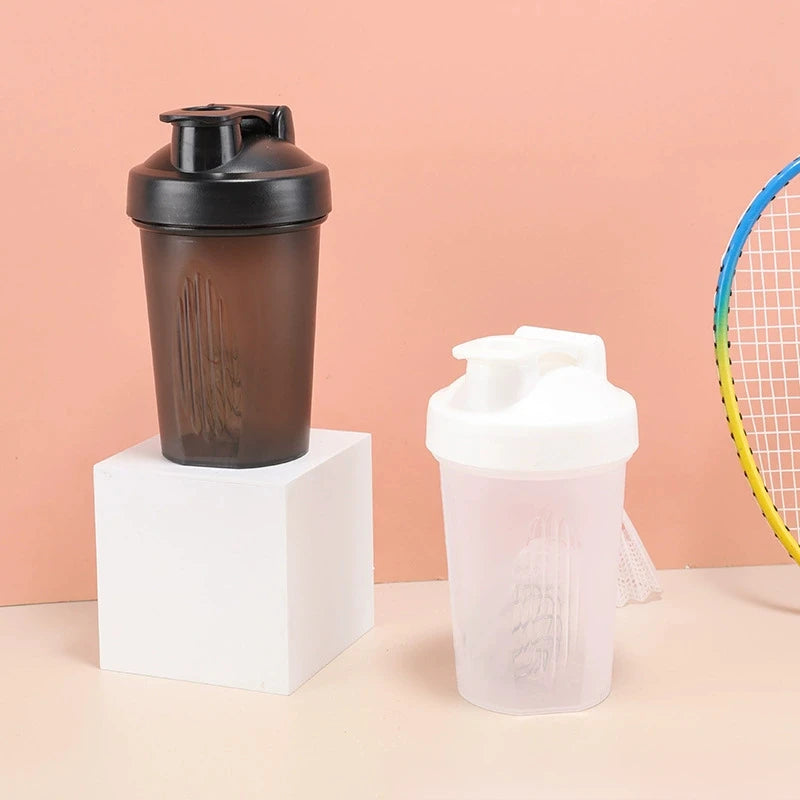 1-7 st shakerflaskor sportvattenkoppar vassleproteinpulvermixerflaska fitness gym shaker utomhus bärbar plastdryckkopp