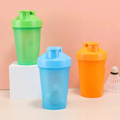 1-7 st shakerflaskor sportvattenkoppar vassleproteinpulvermixerflaska fitness gym shaker utomhus bärbar plastdryckkopp