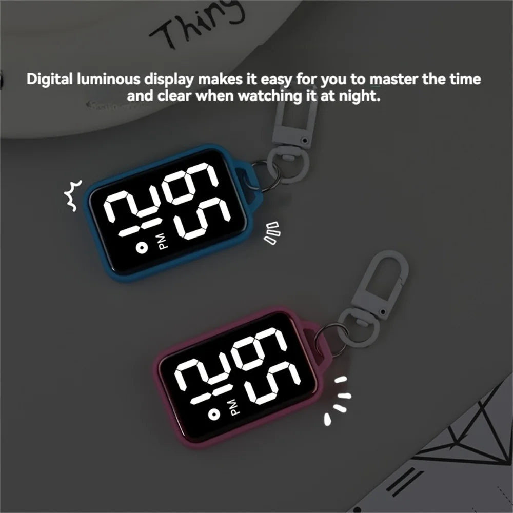 1/4 st LED-nyckelring fickur digital display elektronisk klocka för ungdom student ryggsäckar nycklar hänge klocka present