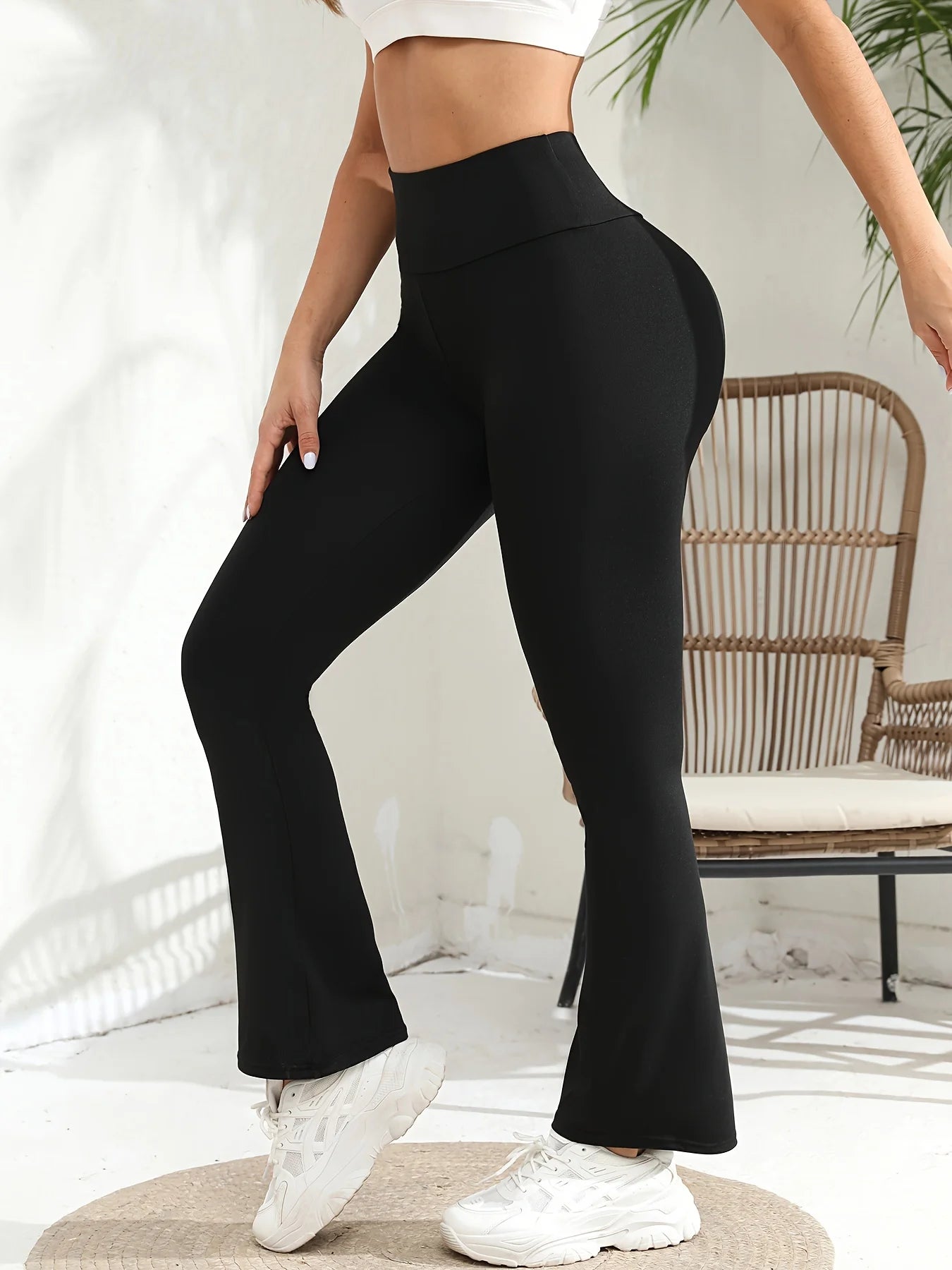 Dambyxor med hög midja och vida ben i utsvängda yogaleggings med stretch och klockknäppning