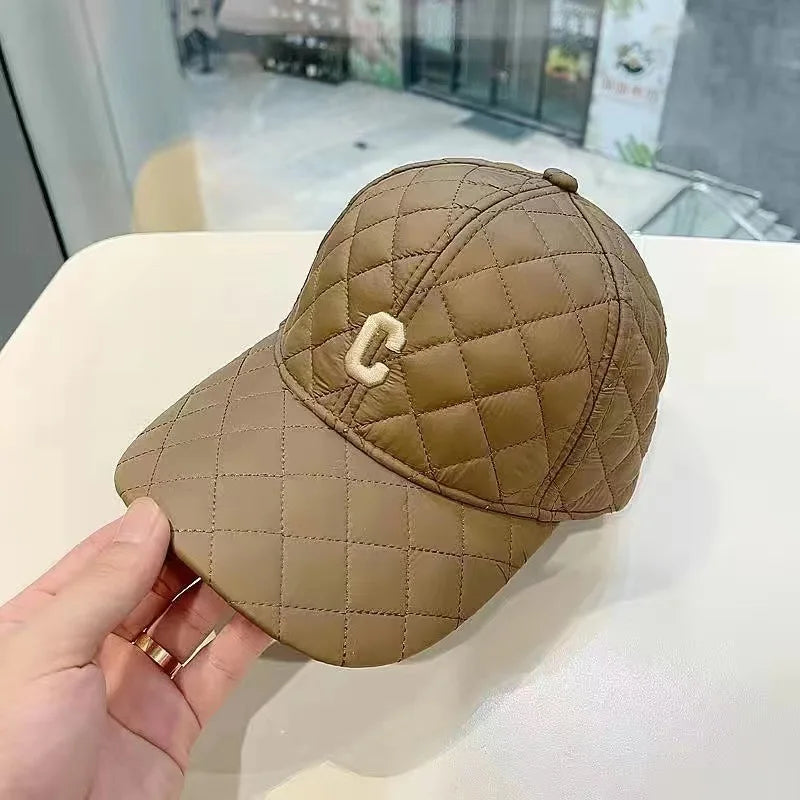En varm baseballkeps i nischdesign med pressad bomull och vinterbroderade bokstäver, enkel parkeps i anknäbbsmodell.